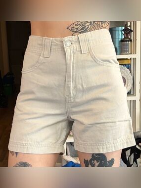 High-Waist Cream Levi’s Women’s Shorts